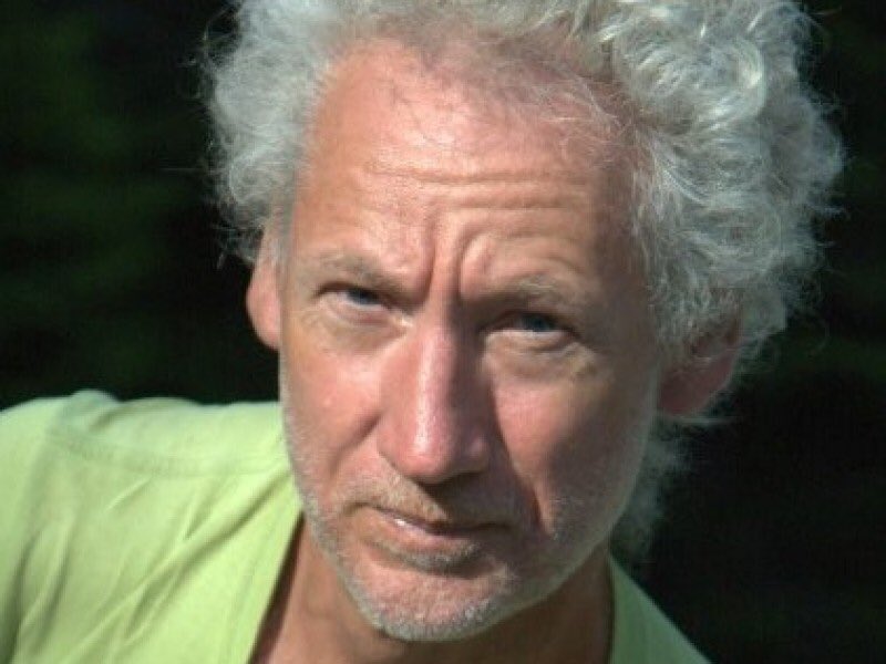 Hoy ha muerto víctima de ​una avalancha en #Chamonix, Emmanuel Cauchy "doctor Vertical", #médico de #rescate #montaña, #guíademontaña, autor de varios #libros y manuales #medicina en montaña. Participó en mas de mil rescates en montaña  goo.gl/woFbwk #RescateenMontaña