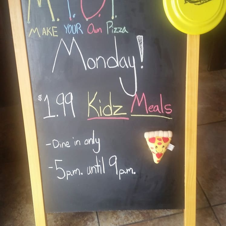 RotolosWatson's tweet photo. #pizza #Monday https://t.co/RnN7NUVjzg