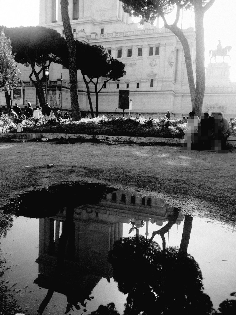 Larossastrega's tweet image. Riflessi e riflessioni
Prospettive controverse #thereflex