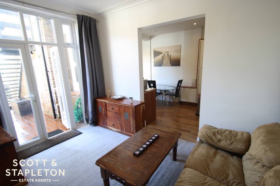 This fully furnished, ground floor flat is now available to let. Please contact our lettings team on 01702 471 155 for full details and viewings. Available now! 🏠
 
🏷 - £795pcm 
📍 - Woodfield Road
🚗 - Off street parking
🌳 - Fabulous outside space
🚂 - Moments from station