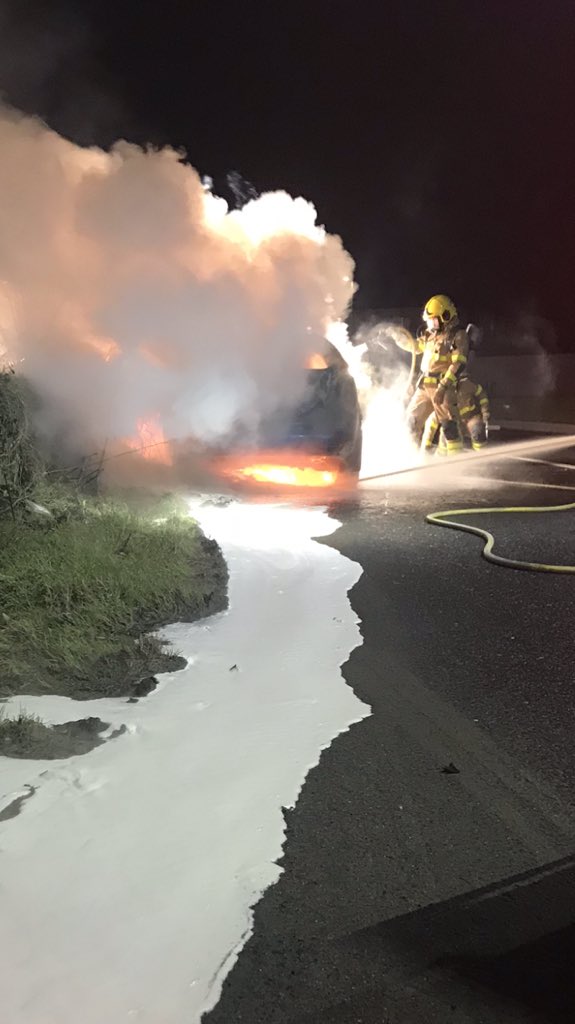 newliffeybridge's tweet photo. @TVKev Finished a long night shift, dealt with suicide, road crashes, fires and medical calls. Had a snooze and minded my kids. Off now till Wednesday. #tellkev Iโll update you soon. Apologise to the police please Kevin, itโll make everything better. https://t.co/pFtQgyzsig