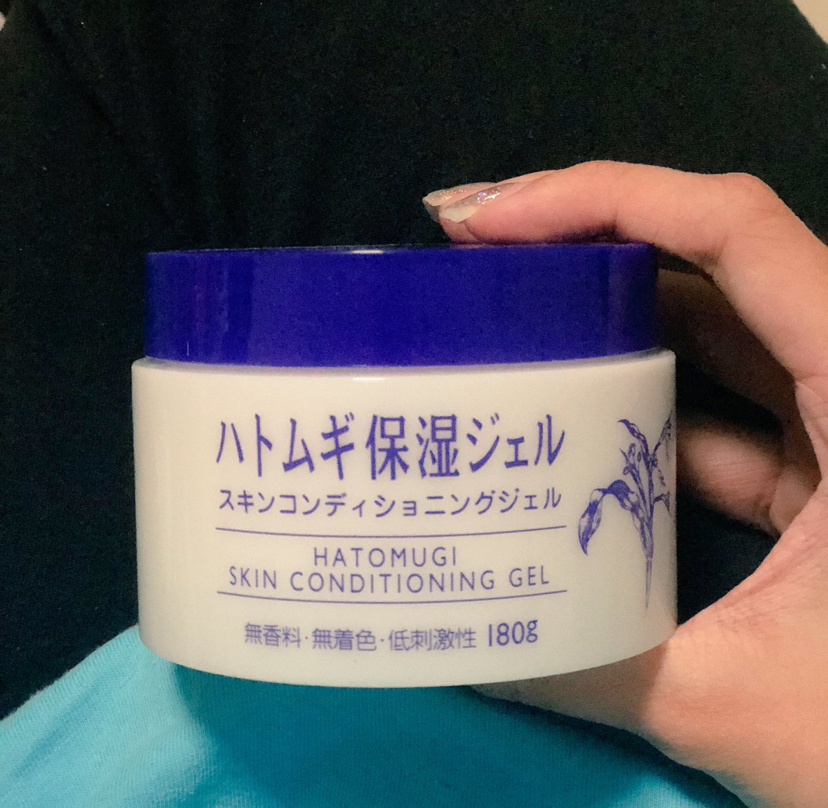 ssompchp's tweet image. อันนี้ถูกมากก 290บาท ได้180g คือคุ้มมากทาแล้วชุ่มชื้นมากกกกก 💧💧💧
ใครผิวขาดน้ำแต่งหน้าไม่ติดควรมี เรารู้สึกว่าหน้าใสขึ้น มันเหมือนมีออร่าจากข้างใน ผิวเล่นน้ำ555555  แต่งหน้าติดขึ้น แป้งรองพื้นดูเนียนไปกับหน้า ที่สำคัญลดราคาบ่อยราคาเต็มน่าจะ300กว่าบาท #ไว้รีวิวห้ามขายของโว้ยย