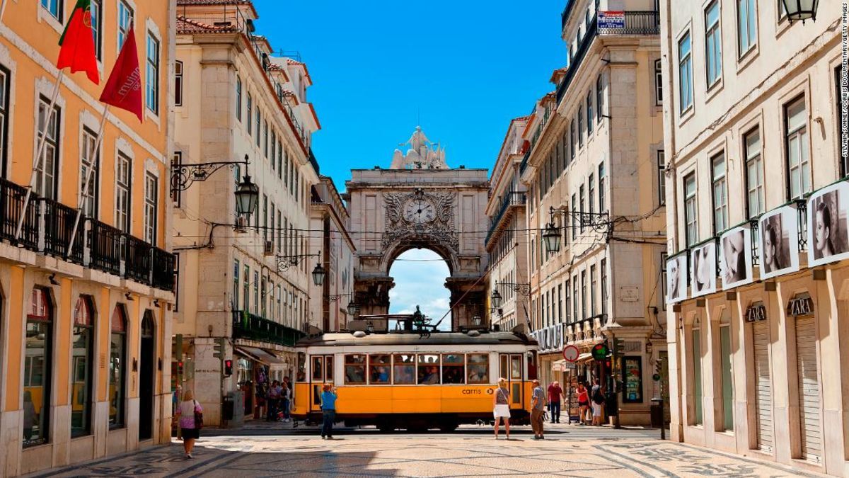 ALTOUR's tweet photo. Here are 10 places that are amazing to travel to in May! https://t.co/O5ZSBBZJbE #ALTOUR #traveltip #travelnews #travel #trending #traveltrend #travelinmay https://t.co/0yEqqGzOK0