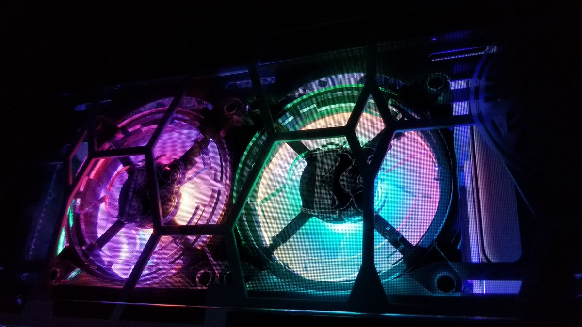 Fabio_Moma's tweet image. 静止画のほうが見やすいよね☺️
#Corsair #cablemod #modpc #starwars