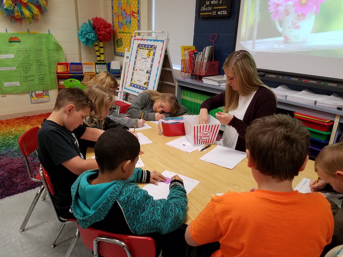 tlmeporter3's tweet photo. My fabulous student teacher organizing and teaching Guided Math this morning. Reteaching area and perimeter and practicing geometric shapes in 3rd grade. @SpartaTrojans #mathematiciansatwork https://t.co/fhlgbqGKUx
