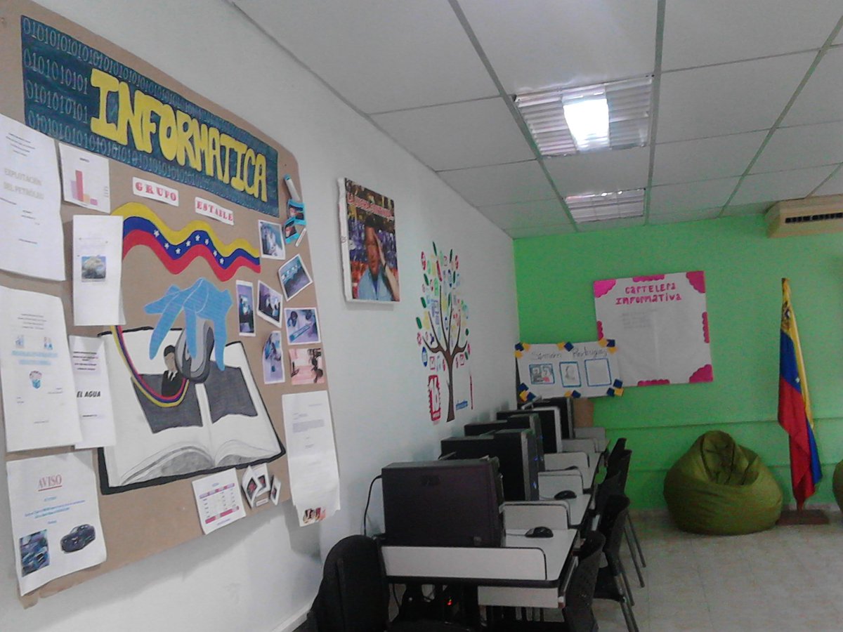InfoLaMision's tweet photo. El día 5 de marzo del 2018, fue culminada y organizado el espacio.  
Un espacio limpio y ordenado = Calidad en el trabajo  #AndamosEnAlgo https://t.co/RCHEFIW7lT