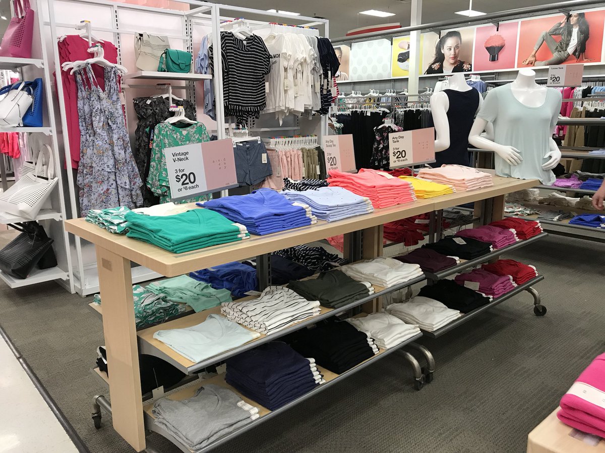 angieh717's tweet photo. You say it was Easter weekend?  Nope, don’t believe it!!  Can’t tell here in Bloomington. #lookinggood #allbunniessold #untilnextyear @ContrucciJoe @rickd0055 @salamlazkani https://t.co/pkZ6O2mBDp