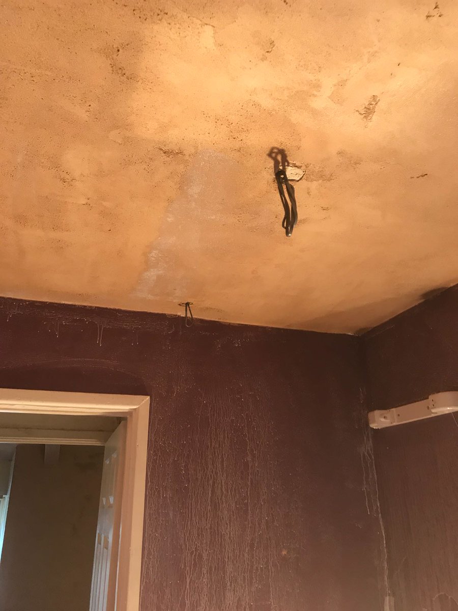 SWALESBUILDER's tweet photo. Another happy customer with some small building alterations and plastering in Caerphilly South wales

We are experienced builders &amp; plasterers who has been trading in and around Caerphilly &amp; south Wales over the last 30 years TEXT OR WHATSAPP 07976 741 770 😀😀 https://t.co/UEJGgFE6ZR