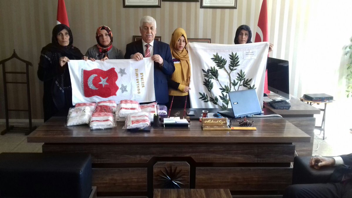 KARAKÖPRÜ  YENİŞEHİR HALK  EĞİTİM MERKEZİ Güĺĺubağ köyü öğretmen ve kursiyerlerin  Afrindeki Mehmetçik için hazırladığı el emeği göz nuru işlemeli havlulularımız hazır.Güle güle kullansınlar.