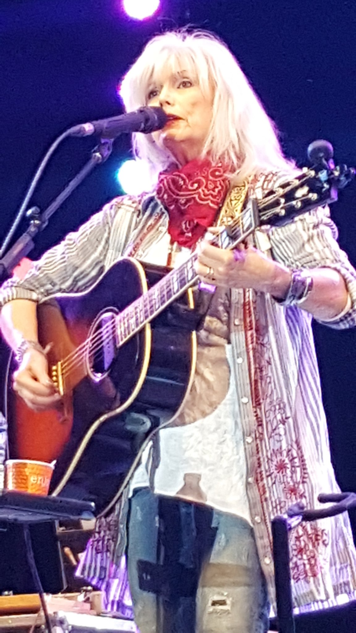Happy Birthday également à Emmylou Harris née le 02 Avril 1947 ( 71 ans ) à
Birmingham, Alabama, U.S. 