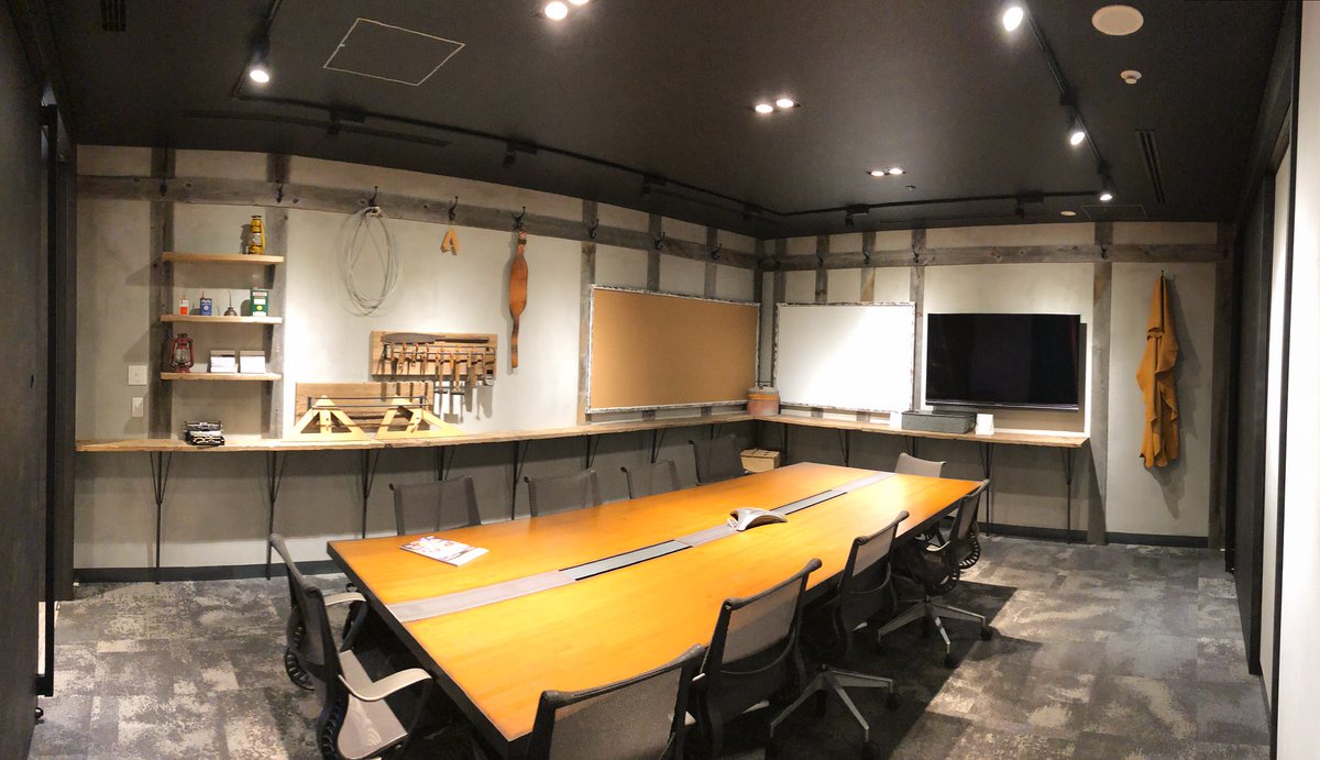 Yuki Ogasawara Sur Twitter 今日autodeskさんとのお仕事で初めて入った応接室 がいい感じにオシャレでした こういう雰囲気のガレージ作りたい