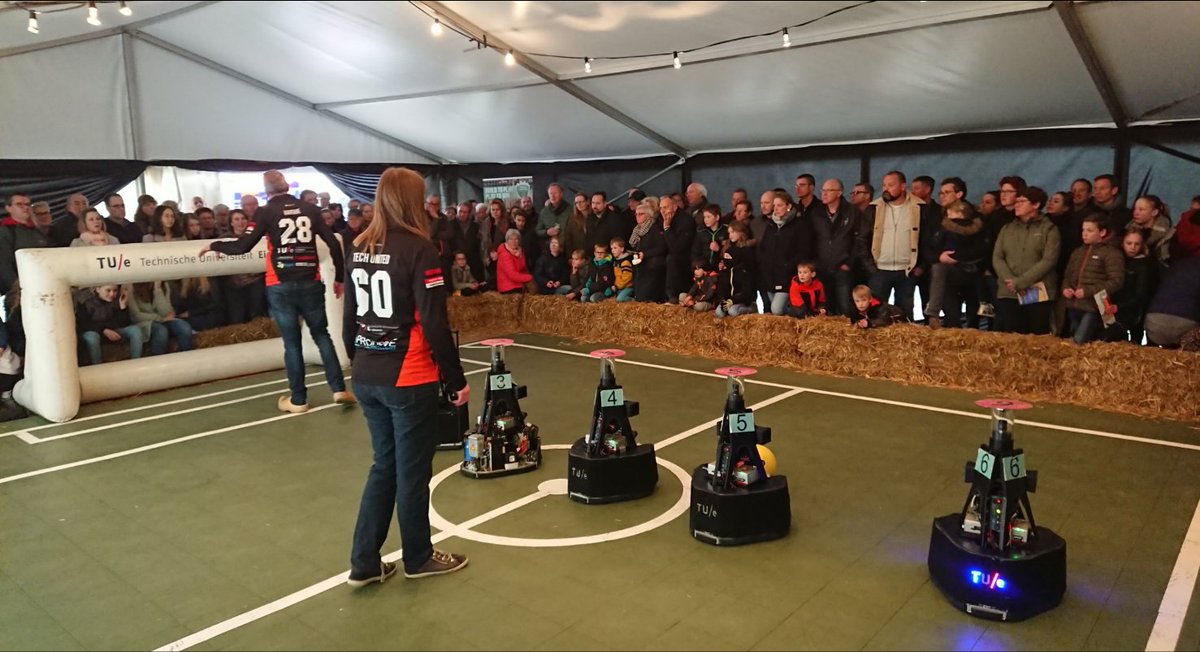 TechUnited's tweet photo. Gelukkig hebben onze voetbal robots geen last van hooikoorst! @Boeremert 2018 https://t.co/Wm4B5wdj6Y