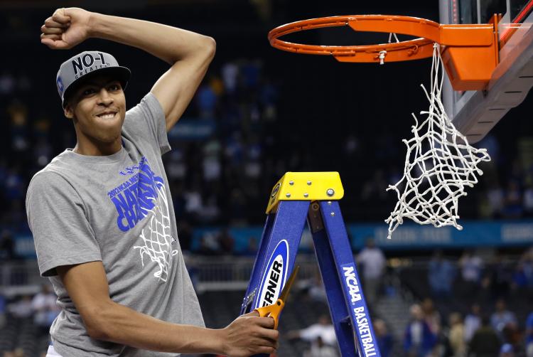 Bradley_B_Roll's tweet photo. On this day in 2012, Kentucky won its 8th National Title beating Kansas 67-59. Anthony Davis was named MVP with 6 pts, 16 rebs, 6 blks, 5 ast, & 3 stls. #SchoolinSession https://t.co/qvtCodPpjQ