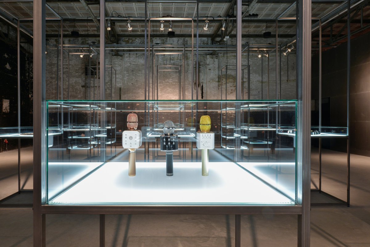 Ferme vragen over het westerse design-denken, stelt <a href="/joseph_grima/">Joseph Grima</a> in expo <a href="/spacecaviar/">Space Caviar</a> 'Bron at Night', vanaf 5/4 <a href="/KazerneEhv/">Kazerne</a>. Nu reeds interview <a href="/ED_Cultuur/">Eindhovens Dagblad</a>