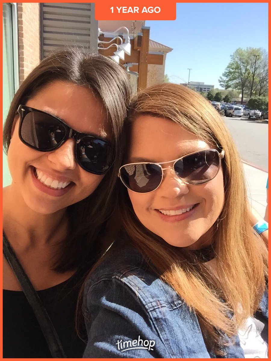 JoeysIrishPower's tweet photo. When @joeymcintyre visited me 😉 for #ReturnOfTheMac a year ago today!  #JoesHappyGirl I still have your #MacSack &amp; #MacNuts 😆 lots of happy southern O’Joe Girls that day! ❤️❤️❤️ https://t.co/Lgo1mZeoiX