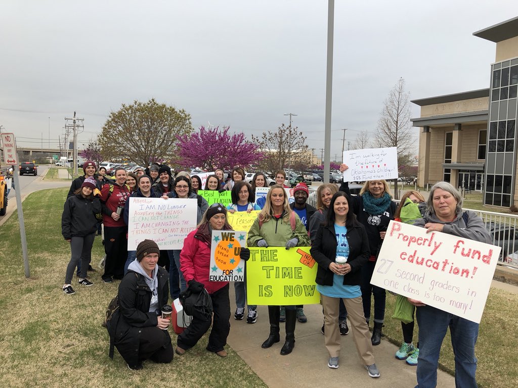 melani_mouse's tweet image. Putnam City Teachers arriving at Capitol to advocate! #pcsrocks