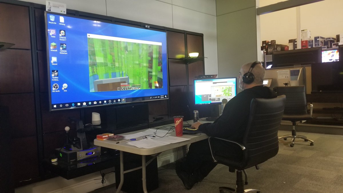 Joe_cochrane's tweet photo. @PokemonGoApp if it weren't for pokemon go I never would have met @autismfather and our #pokemongocommunity would not be here trying to help him break a @GWR guinness world record to raise #AutismAwareness on #AutismAwarenessDay
#MoreThanAGame #community
https://t.co/7hS8hHAnKR https://t.co/o386ccURpd