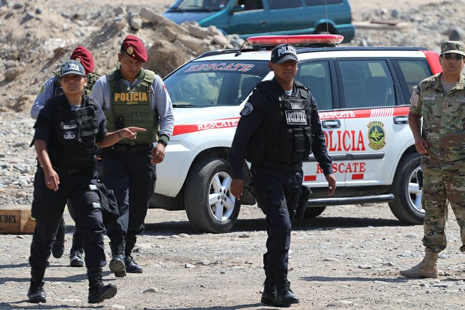 fapperu's tweet image. El personal del Destacamento Aéreo de #Tacna #DATAC; se unió a Aeropuertos Andinos del Perú - AAP y a la  #UDEX, para desarrollar un simulacro de amenaza de bomba en una de las aeronaves C-27J #Spartan que participará en la #FIDAE2018 - #Chile.