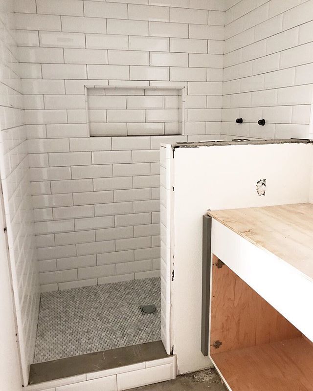 NicollsDesign's tweet photo. #ArubaBendProject • Shower is in the final stages! Loving the subway tile... of course! • #NicollsDesignBuild
Interior Design : @bungalow56living .
.
.
.
.
.
.
.
#tileaddiction #showergoals #homedesign #coronado #sandiego #interiordecoration #houzz #… https://t.co/TgqkrZabeX https://t.co/0tbU4VsOLq