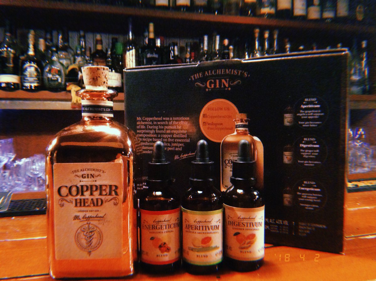 Bar クルーズ クォーターズ コパヘッドジン ビターズボトル3種類 ベルギーから コパーヘッド ジン と ビターズボトル3種類 が入荷しました 第1印象はとても優しく柔らかいジンに感じました ストレートまたはロックで飲むより ジントニックに