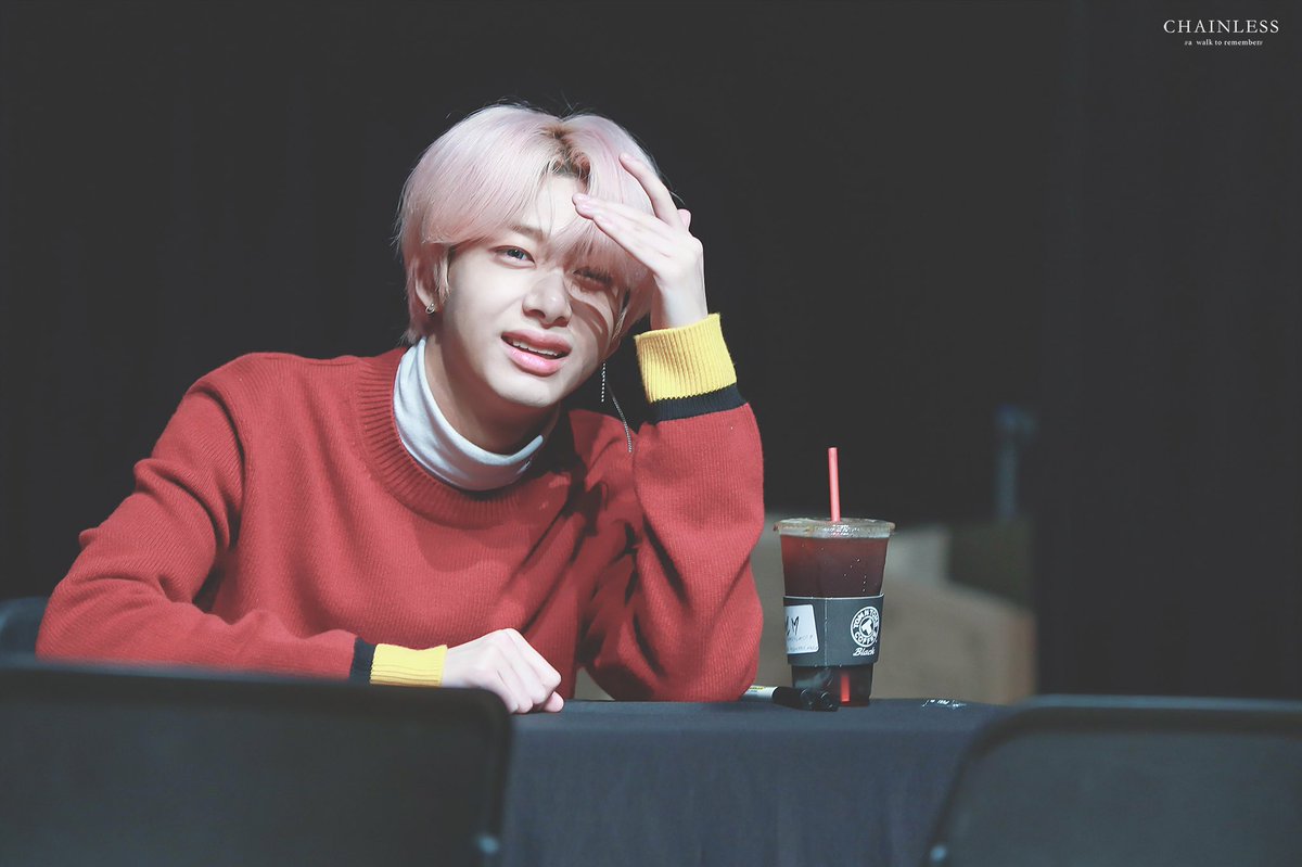 Chainless_HW's tweet photo. 180401 팬싸
#MONSTA_X #몬스타엑스 
#HYUNGWON #형원
@OfficialMonstaX https://t.co/fuxI9woMNi