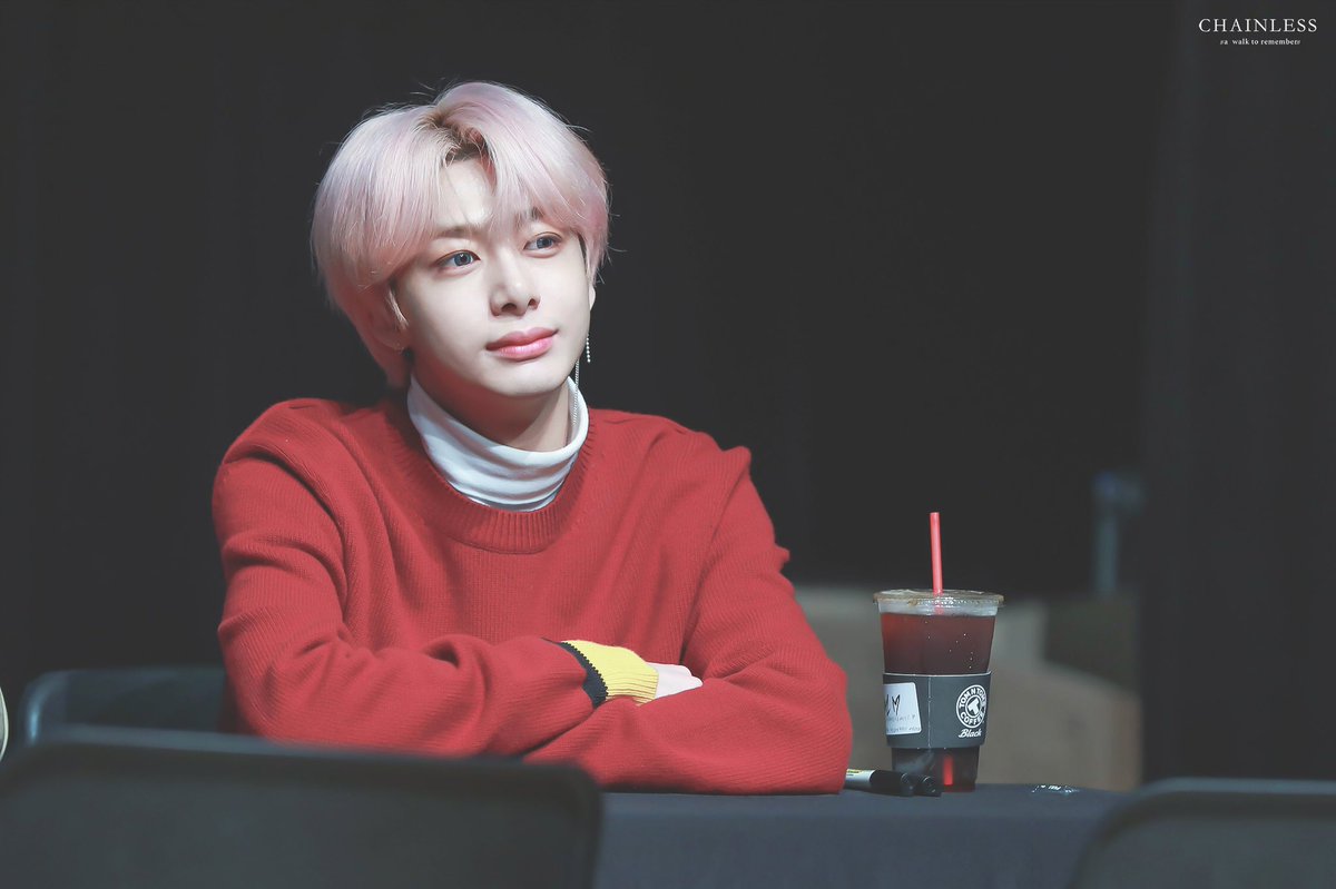 Chainless_HW's tweet photo. 180401 팬싸
#MONSTA_X #몬스타엑스 
#HYUNGWON #형원
@OfficialMonstaX https://t.co/fuxI9woMNi
