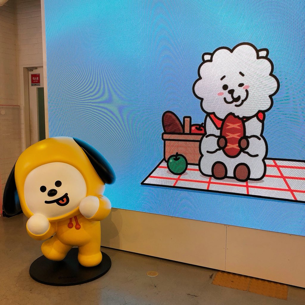 everythingseoul's tweet photo. ใครเป็นสาวก BT21 ต้องกรี๊ดร้องเห็นแล้วอยากได้ มีแค่ line friend สาขา itaewon เท่านั้น ใครไปเจอช่วงเปิดขายก็โชคดีไปแต่ตอนไปไม่มีของขาย มีแต่ของโชว์ ได้แต่มองตาปริบปริบว่าชุ้นอยากได้!! #รีวิวเกาหลี 
📍LINE FRIENDS ITAEWON https://t.co/BFyUIoSPIo