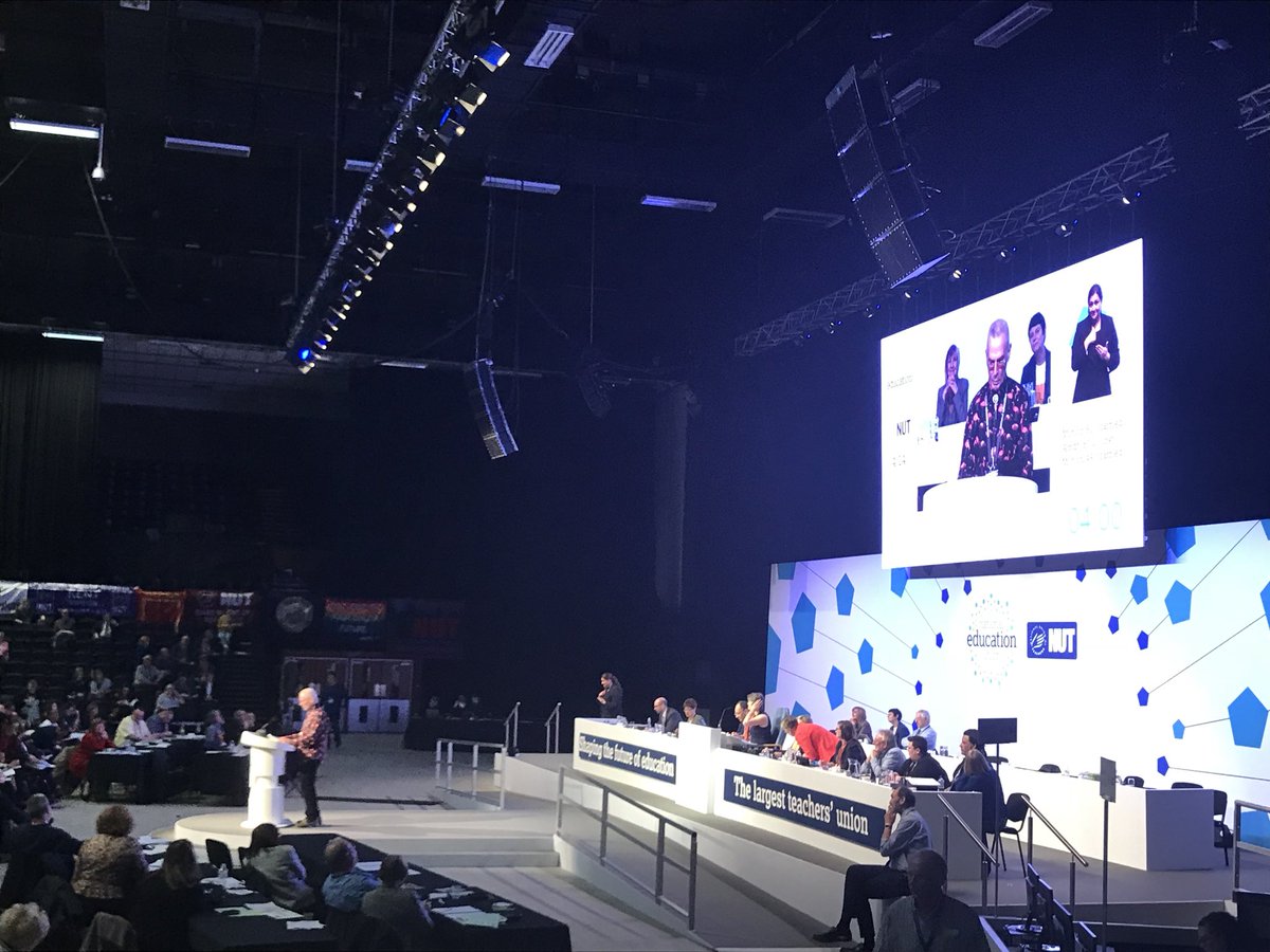 Niamhms23's tweet image. The brilliant @ATLUnion @NUTonline  Hank Roberts receiving an award for his work on #ProfessionalUnity we wouldn’t have the @NEUnion without much of his hard work &amp;amp; dedication! Thank you Hank! Love the shirt! #Flamingo #FlamingosOfHope