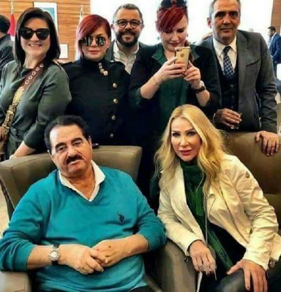 Uyuşturucu satan, kokain çekmekten burnu düşen, mafya bozuntusu, sekiz kere evlenip dokuz kere boşananı sanatçı diye kakalayacaksınız öyle mi? 

50 şehit verdiğimiz yerde, bir de utanmadan zurna çalıp şarkı söyleyeceksiniz öyle mi?
Yahu siz de hiç mi utanma yok?
Cibiliyetsizler !