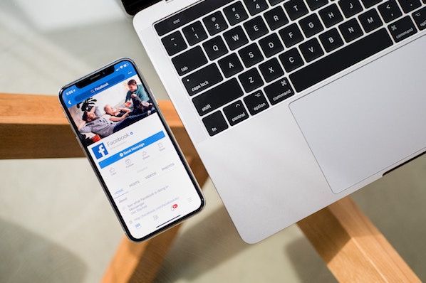 Stash this away! Facebook cover photo best practices. Here’s to hoping Facebook sticks around long enough for you to use this 🤞🏻 buff.ly/2pVR1Uk