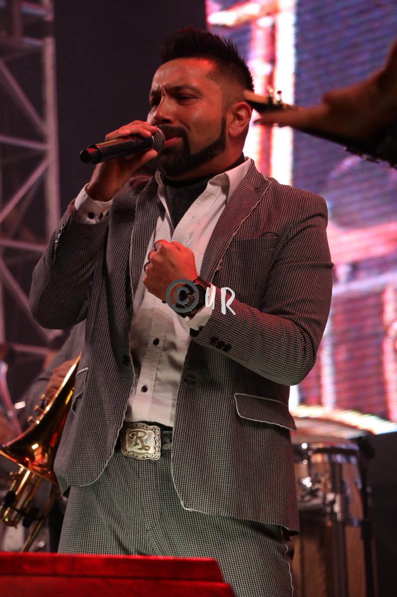 mxuroa's tweet photo. Banda El Recodo en Texcoco #UR #UlisesRoa https://t.co/oK19fpidBs