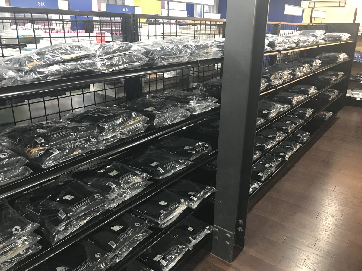 GCTC_Bookstore's tweet photo. Graduation caps, gowns, &amp; tassels have officially arrived and are on sale at both campus bookstores! Price for everything: $36.98 (plus tax). Tassels (for both 2017 &amp; 2018 Graduates) are available separately for $6.98 (plus tax) as well! https://t.co/ofE0r3UirR