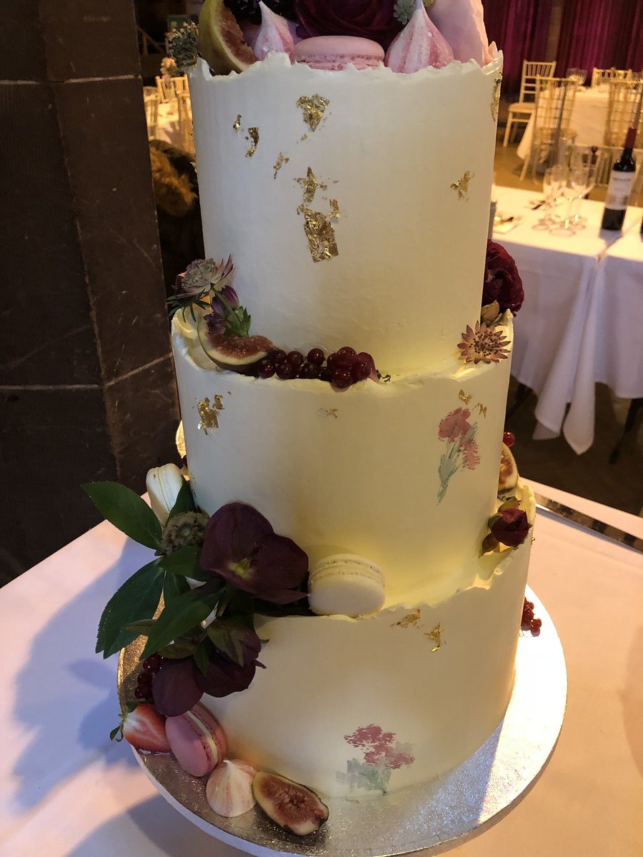 clairesmacarons's tweet photo. Gin based wedding cake anyone?!
Loved doing this hand painted cake this weekend ❤️ https://t.co/o1nkyUXwfs