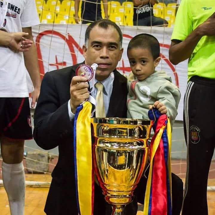 Futsaltven's tweet photo. #FutsalTV | #LSVF | El técnico Karin Hung y los vinotinto "Chavela" Vidal, "Conejo" Moreno (todos ex-@CcsFutsalClub) y Neikel Abello (ex-@Realvalledupar)abriendo nuevo mercado al talento criollo, reforzarán al Joma Extremos Futsal de Costa Rica https://t.co/X7CFepuA83