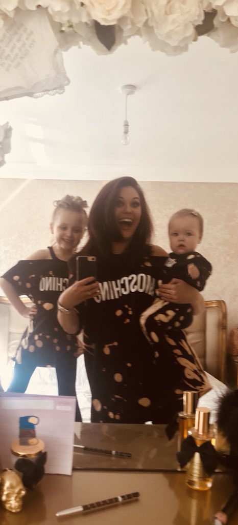 PhippsLeah's tweet image. Matching family family #maching