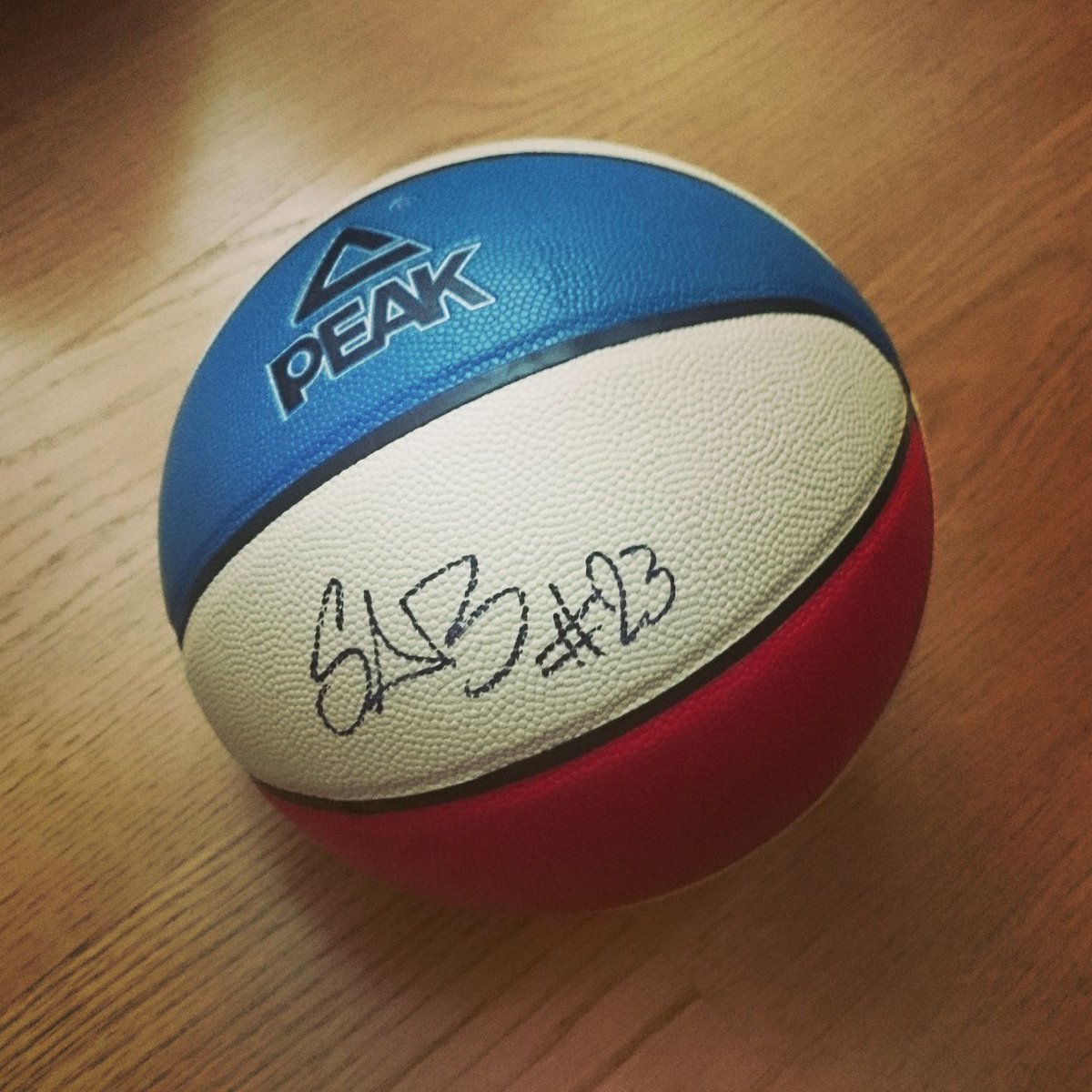🏀 Gagnez le ballon <a href="/PEAKFrance/">PEAK Sports France</a> signé par Sabrina REGHAISSIA
Envoyez BASKET par sms au 71071 (2x0,50€)
Tirage au sort dimanche 8 avril.
La personne gagnante sera annoncée sur nos réseaux sociaux et sera jointe par téléphone afin de retirer son lot sur #Arras.