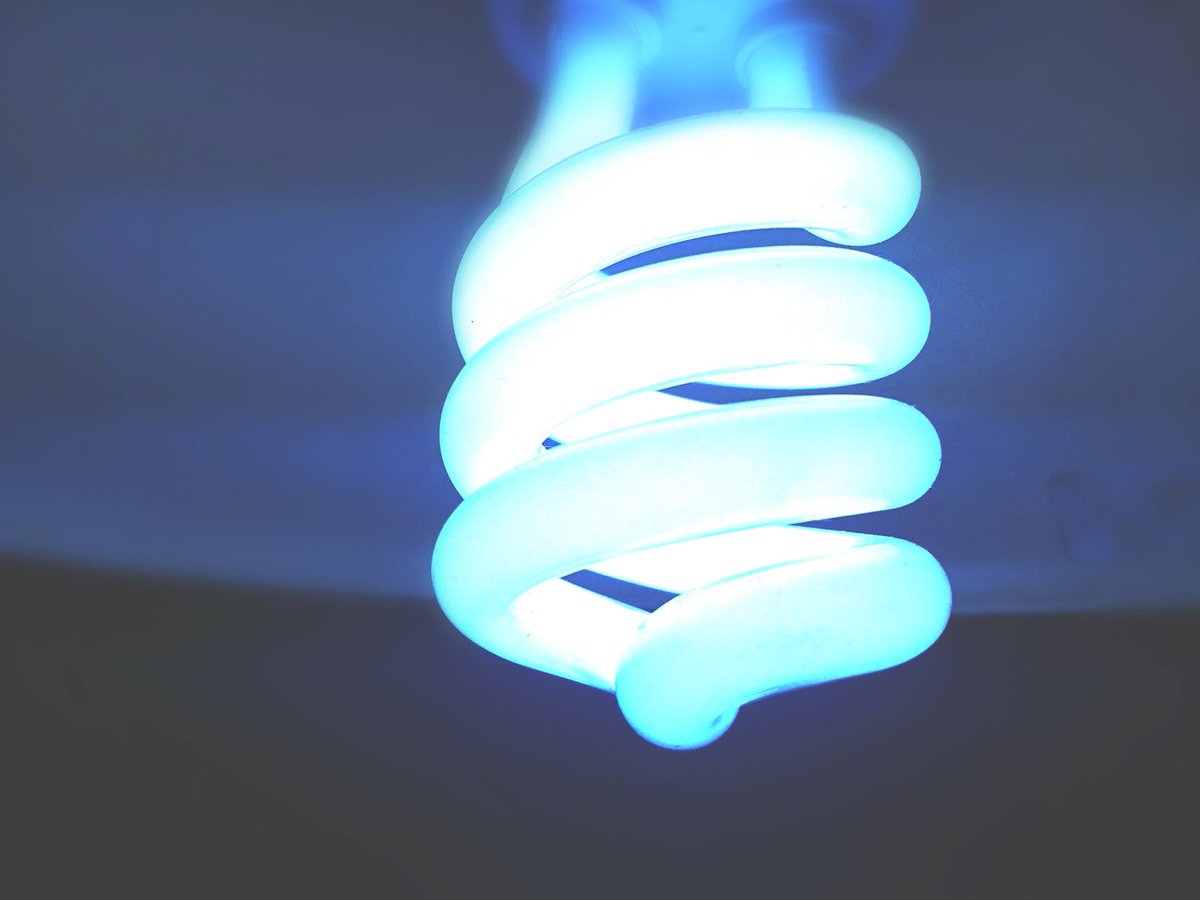 bexleynews's tweet photo. We’ve replaced old, inefficient street lights with modern, long lasting energy efficient energy saving #LED light bulbs. This is better for the environment and better for taxpayers as they last longer and save £300,000 a year in running costs. #lightbulbmoment #commonsensecouncil https://t.co/niBu3VMiwW