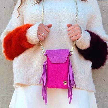 Finger360social's tweet photo. Disfruta la vida y haz que merezca la pena vivirla #finger360 #bolso #bolsomovil #piel #potro #flecos https://t.co/pp4QZLppMT