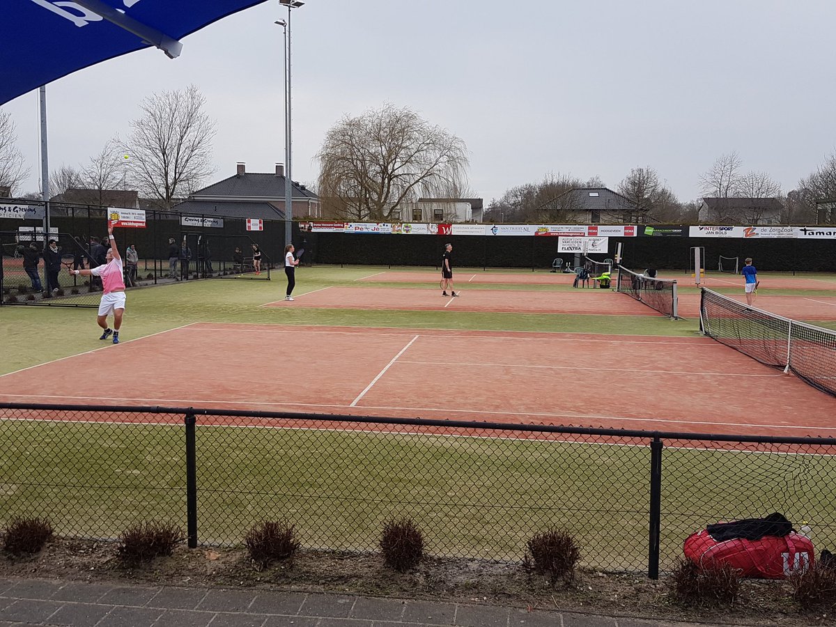 TennisTotaalOpe's tweet photo. It's a wrap! Alle wedstrijden zijn gespeeld, de winnaars zijn bekend. We gaan ons opmaken voor de prijsuitreiking en verloting! #flextraopen #hoogeveen #tennis https://t.co/2aqV3ohYff