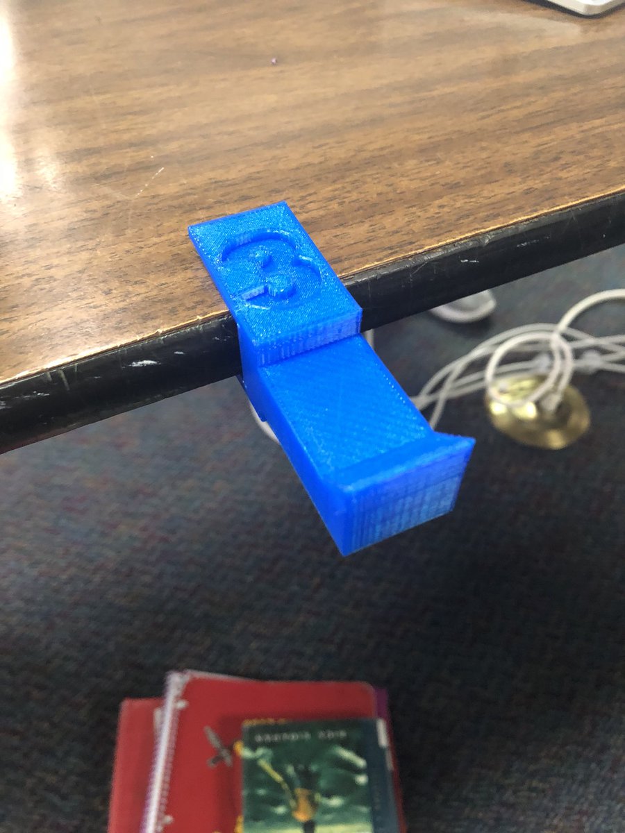 jenkinsartclass's tweet image. We designed and 3D printed headphone holders in computer graphics. #hpsteam #mishpms
