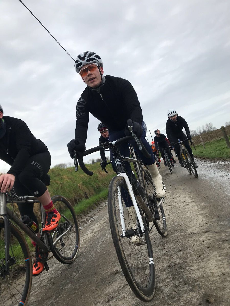 GIRO_Cycles's tweet photo. #squad | Watched it yesterday & conquered it today 💪 | Couldn’t have done it without the trusty weapons of @CurveCycling & @attaquercycling | You’ve been grand Belgium 🇧🇪✌️🔥 | #racerideseek #beyouralterego #ridewithmates https://t.co/bu1AA0TUMZ