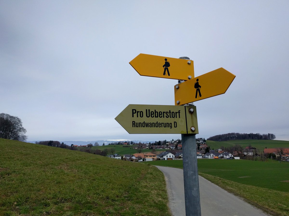 mimrys's tweet photo. Pays de @fribourgregion : entre espace et sacré 👣 Sprachgrenze #ueberstorf #singine #saane #schloss 🏰 https://t.co/xTG7z0slT3 https://t.co/luth1BbVkT