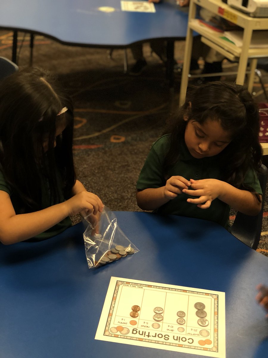 sandrigm3's tweet photo. Sorting by coins. #math #kindergarten #handson #Staycommitted #BeTheChange @LegacyPCADFW https://t.co/nDn6WcFsUs