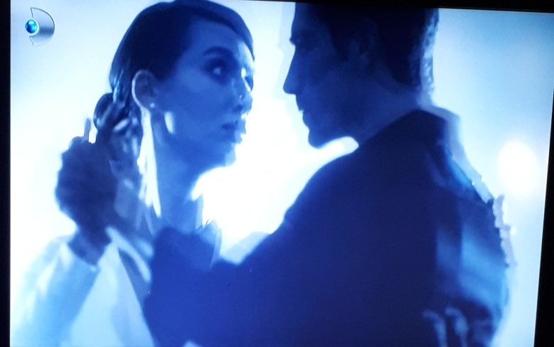 seriesaddictted's tweet photo. Başlıyor en güzel jeneriğe sahip olan canim dizim #VazgeçmemBizden https://t.co/pCMe0CeRyq