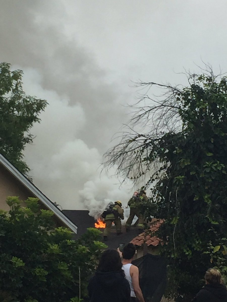 ValleyFireScan's tweet image. Snapped a pic on my way to work of the structure fire on Blythe Ave. @LAFD on scene working a back house well involved