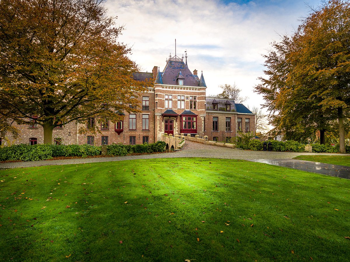 VisitDamme's tweet photo. De Naturen Blomme biedt je zondag 8 april opnieuw een gratis #wandeling aan tussen polder en zandstreek. Je maakt tijdens deze wandeling kennis met #Moerkerke. Afspraak om 14.00 u aan het kasteel van Moerkerke. https://t.co/Dyt0ilLZ11 #wandelen #Damme #VisitDamme https://t.co/JGVeXPq0H7