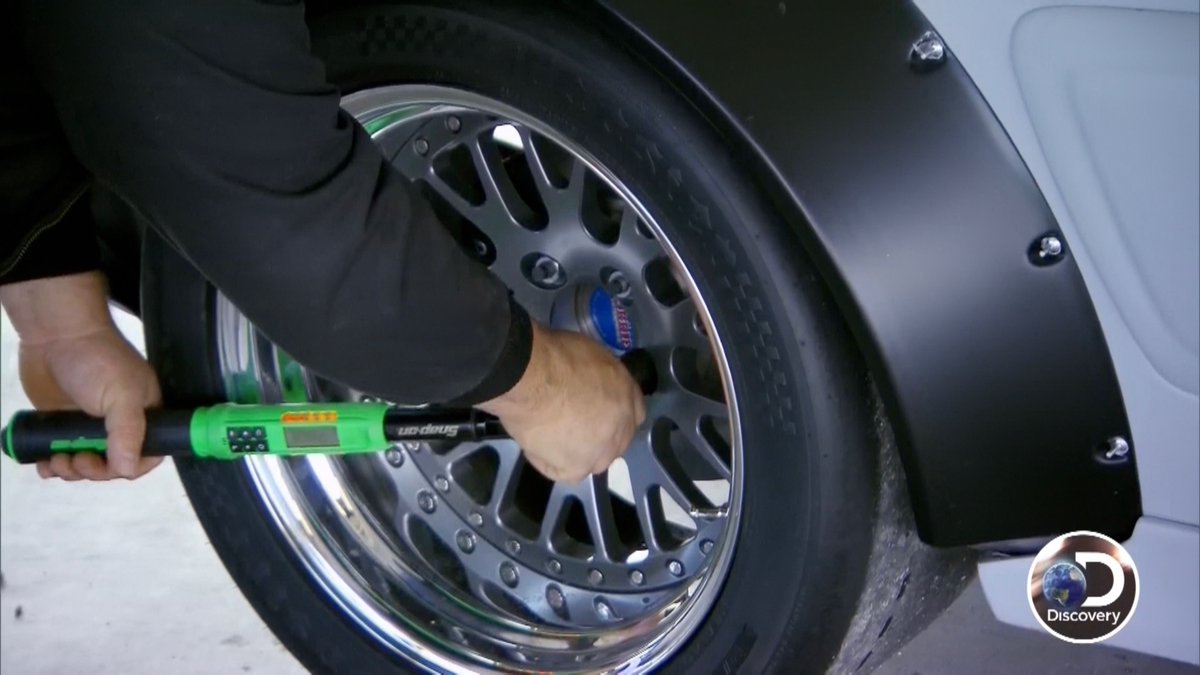 IntlPromo's tweet image. The guys @FiredUpGarage know the best way to get a car ready for the racetrack is to use @Snapon_Tools #megarace2