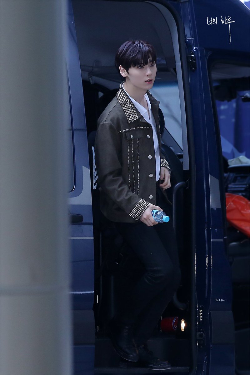 yourday0809's tweet photo. 180331 팬싸인회 출근 #워너원 #황민현 #민현 #MINHYUN https://t.co/5C7kFESf6E