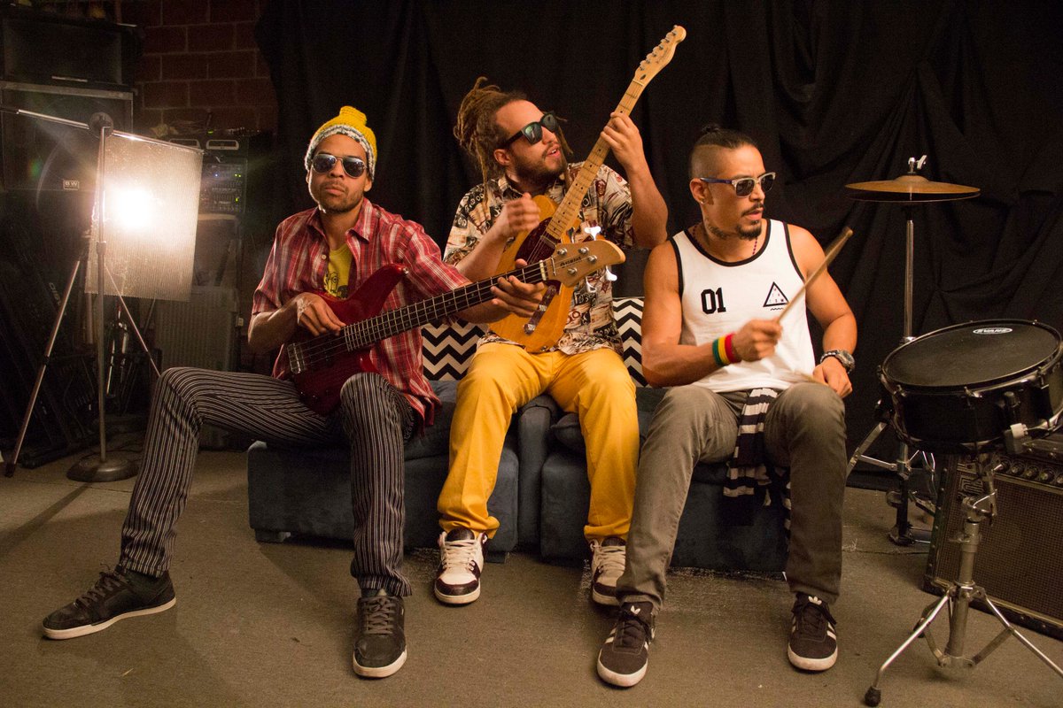 Cartaoficial's tweet photo. Venimos con una propuesta musical mestiza como nuestra gente. Una fusión 
de reggae, ska, punk, rock, porque en la música no existen fronteras, solo unión.
#AdivinaQuiénLLegó
#CartaRoja https://t.co/MDoKTRgzdF