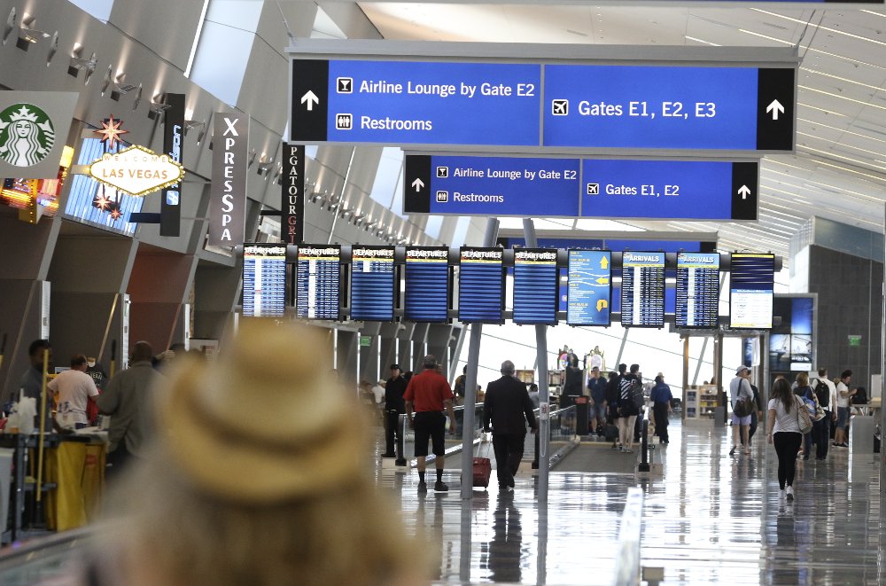 LASairport's tweet image. Want to know what it takes to run a business in the airport? Come to our free workshop April 12 and get advice from existing airport concessionaires. #opportunity bit.ly/2pH40IA